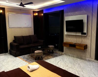 Luxury Jacuzzi Studio Apartment
